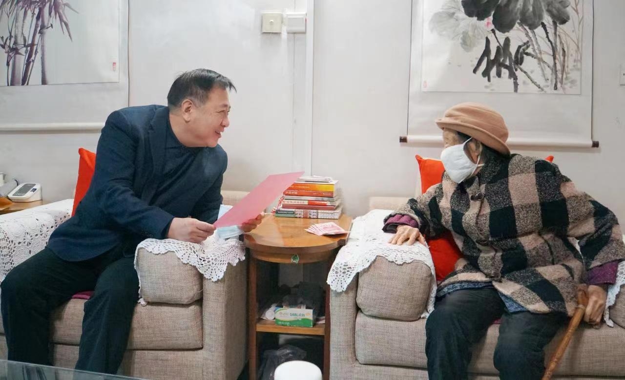 情系老干部 慰问暖人心 ——凯时尊龙人生就是博集团开展春节前走访慰问