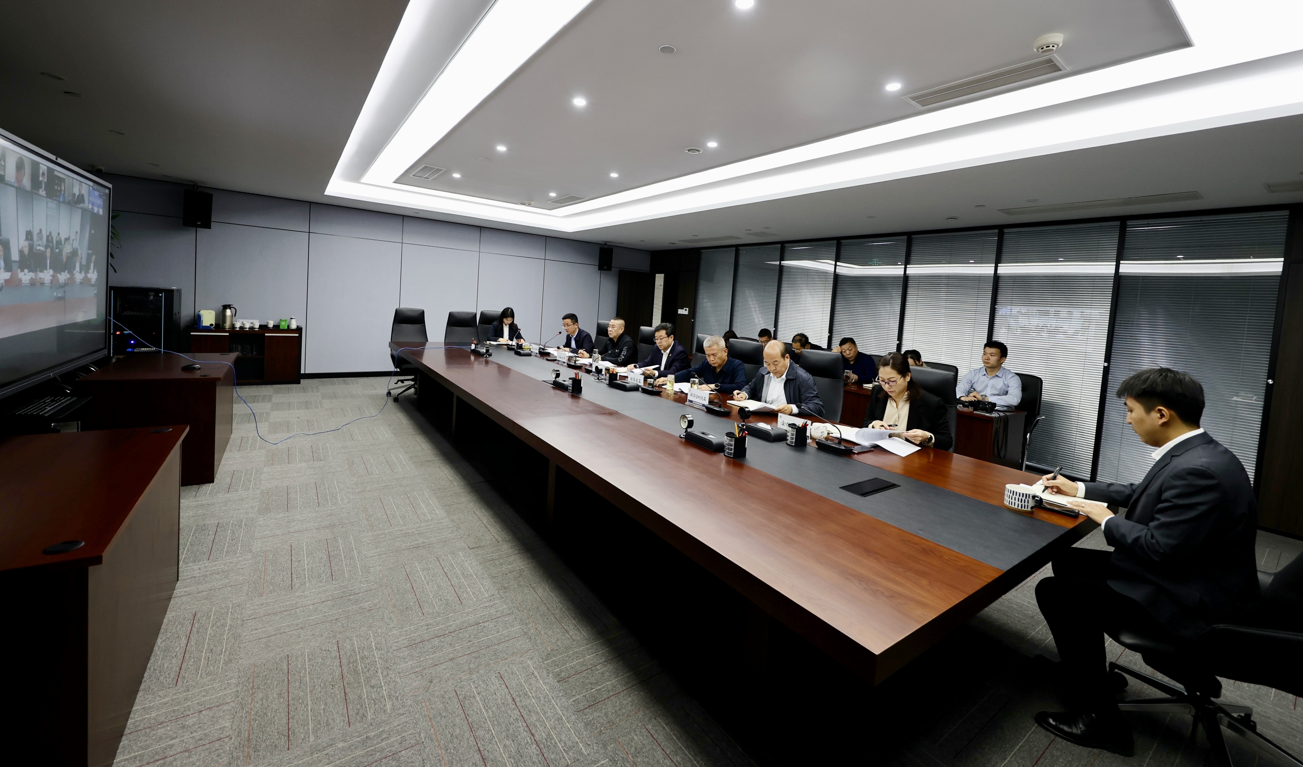 凯时尊龙人生就是博集团召开2022年三季度经济运行剖析会