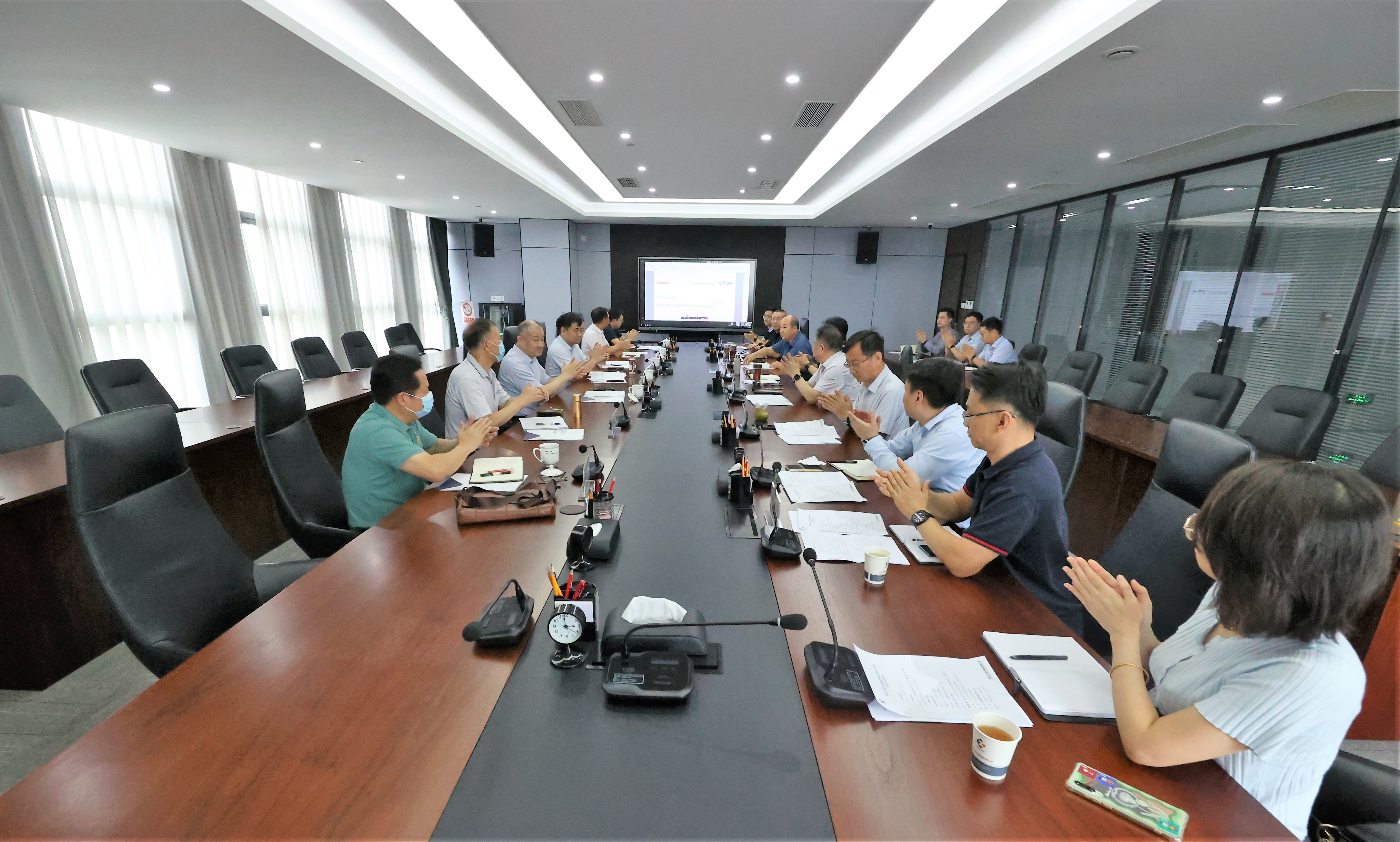 凯时尊龙人生就是博集团召开工业相助项目专题钻研会